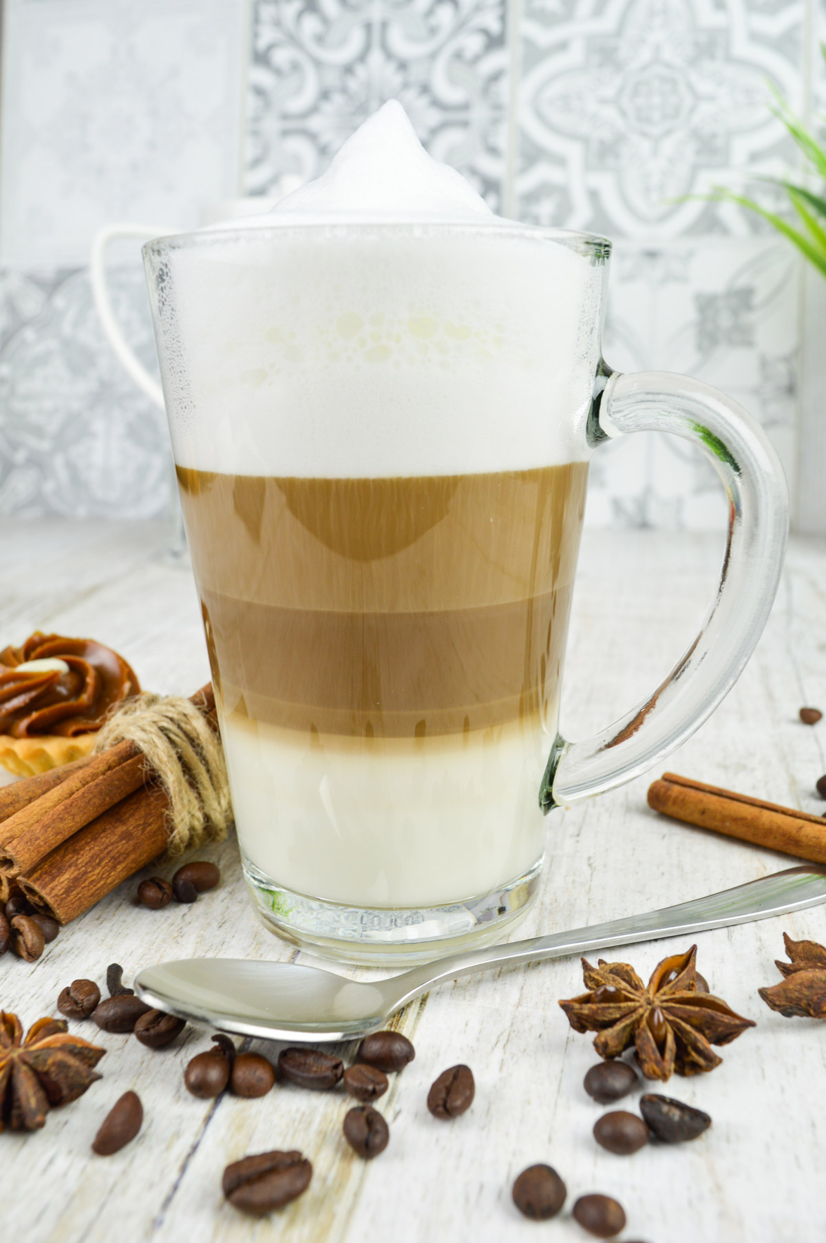 6 Latte Macchiato Gläser 300 ml mit Henkel und 6 Edelstahl-Löffel GRATIS Kaffee